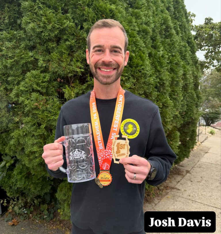 📈 Squad weekend wrap up! 🏆Oktoberfest 5k 📍Bethlehem, PA In his roads debut as a masters runner, 40 year old Josh Davis won the Oktoberfest 5k in 16:10. 1057 toe&hellip;