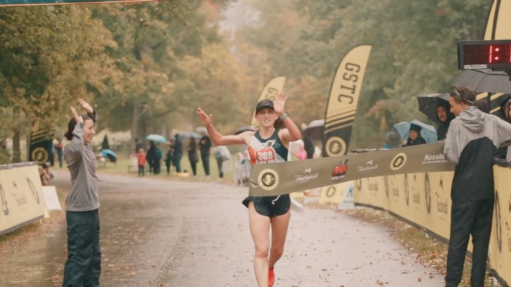 Yesterday at the Empire State Half Marathon, Madison Offstein won in 1:15:14 and broke the meet record by over a full minute! 🎥 - @milesmediaofficial